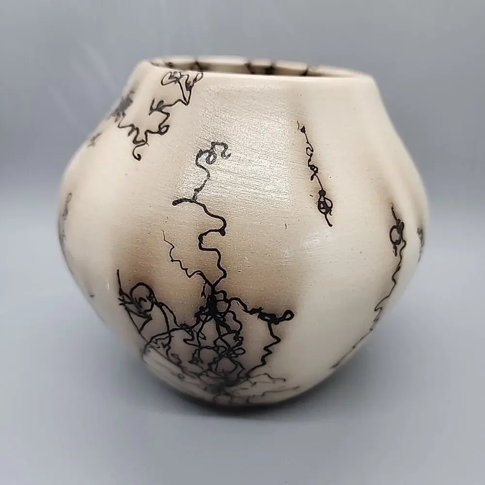 SIGNED Horsehair Pottery Vase Ceramic Art‎ Vase by CHERYL JAMISON 4.5in x 5.5in